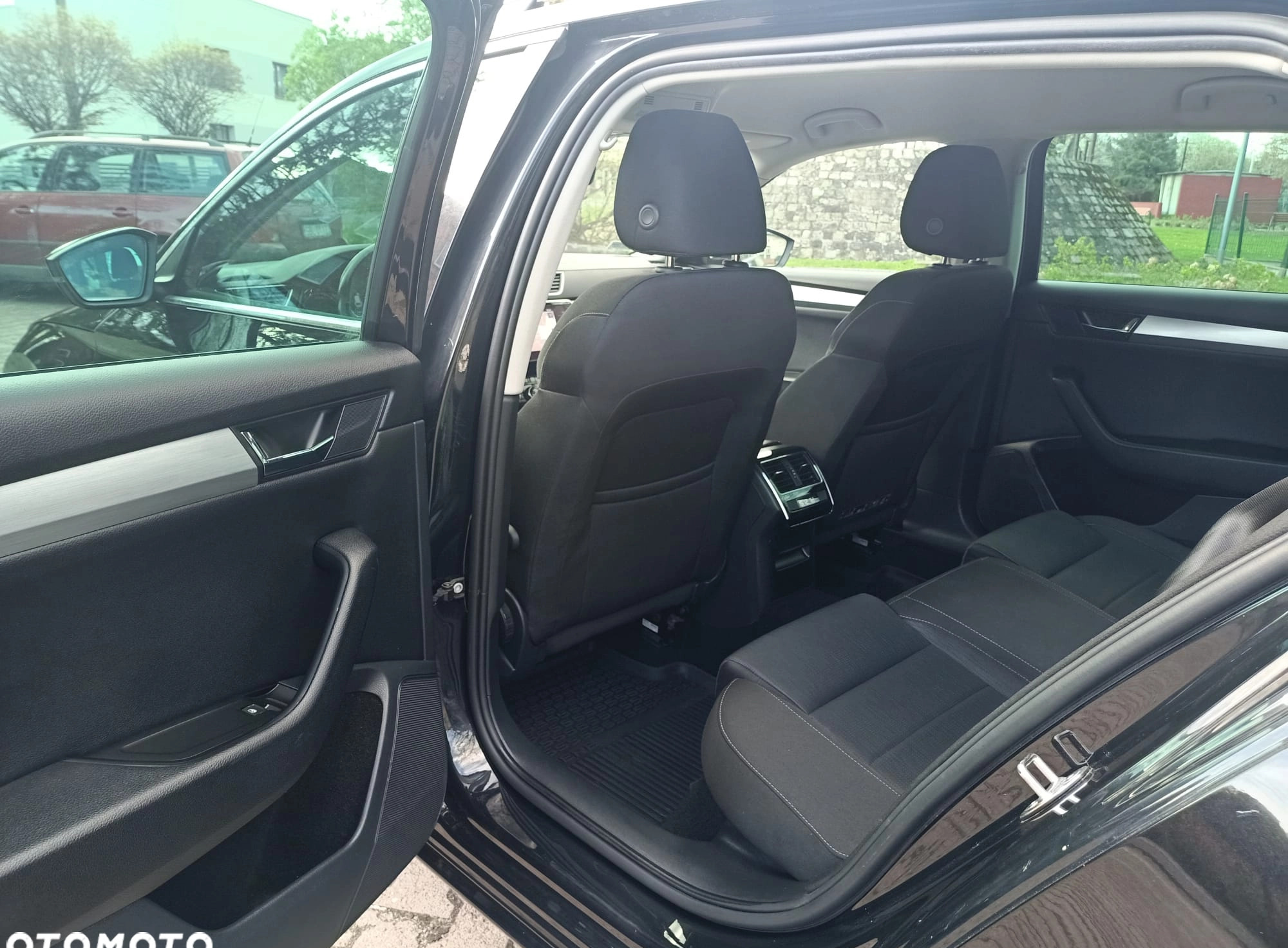 Skoda Superb cena 87900 przebieg: 190000, rok produkcji 2018 z Grybów małe 742